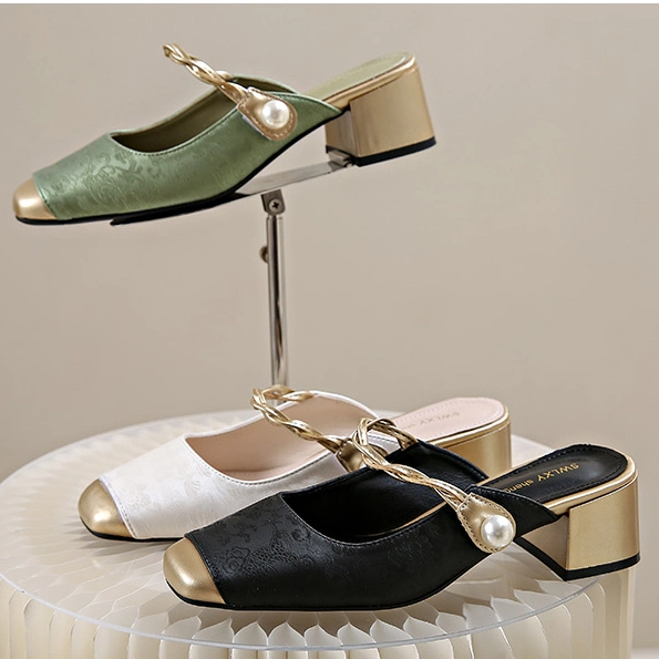 Stock: Closed toe half slippers