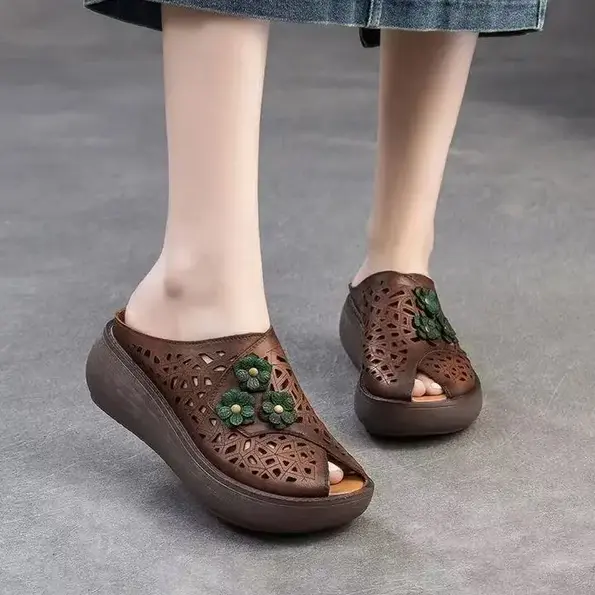 CT1207 – Women’s summer outdoor sandals for middle-aged and elderly mothers non-slip soft-soled shoes (4)