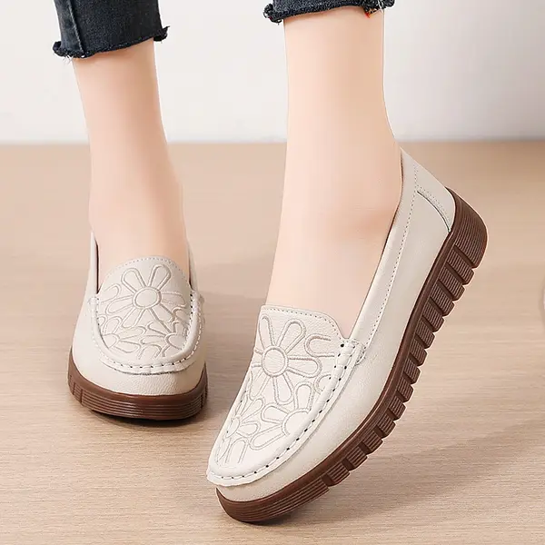 Women's autumn version embroidered loafers, casual  shoes