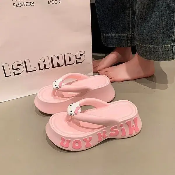 TP003 – Hello Kitty flip-flops for women to wear as outerwear (3)