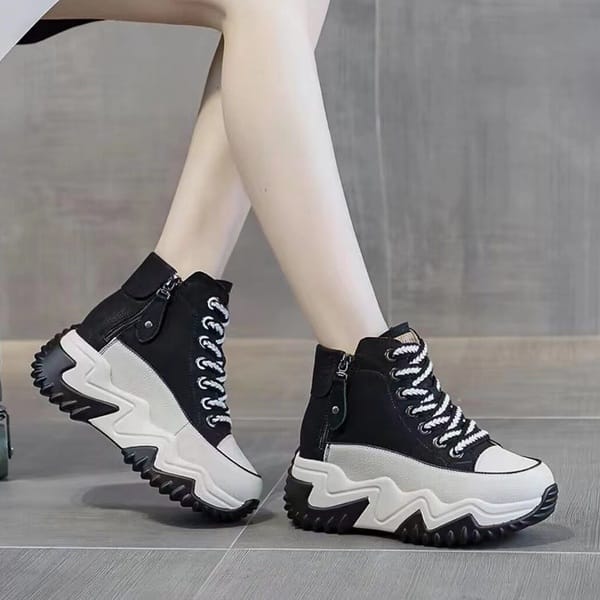 Stock: Women's lightweight chunky sneakers