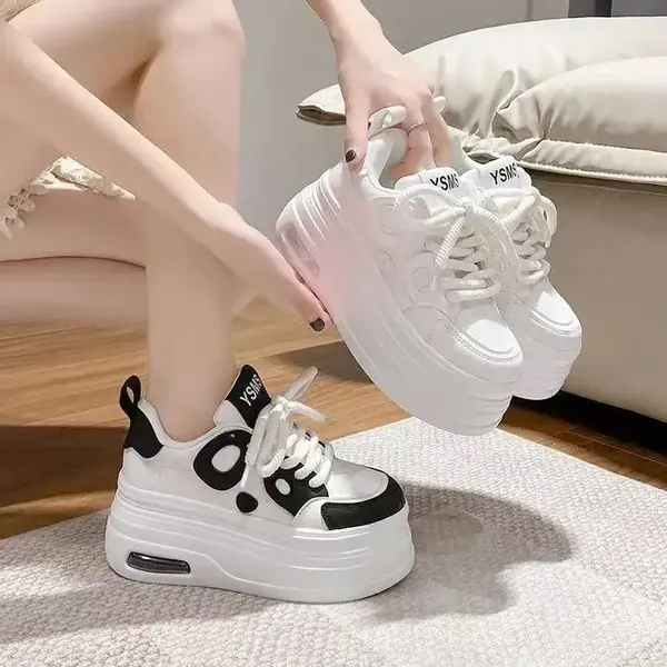 Stock : European-style platform sneakers for women