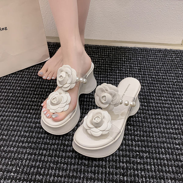 CT1266 – Designed Transparent Slippers with Flowers and Pearls for Women (1)