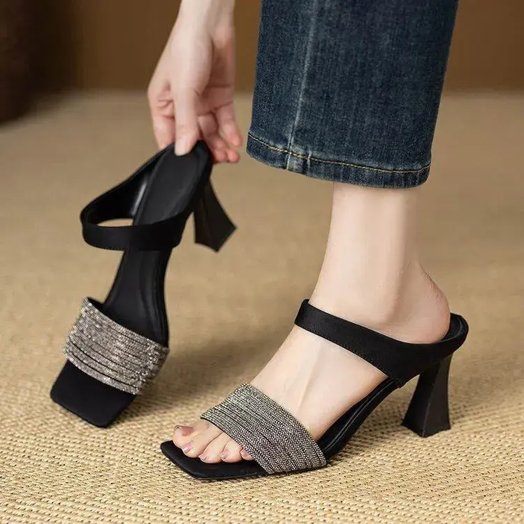 CT1287 – strappy sandals, chunky heels (3)