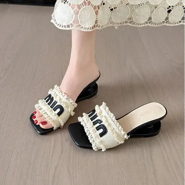 Platform sandals with square toes