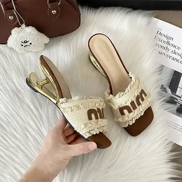 CT1290 – Women’s platform sandals with square toes (1)