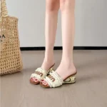 CT1290 – Women’s platform sandals with square toes (1)