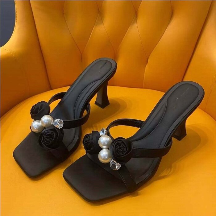 Exquisite and elegant high-heel