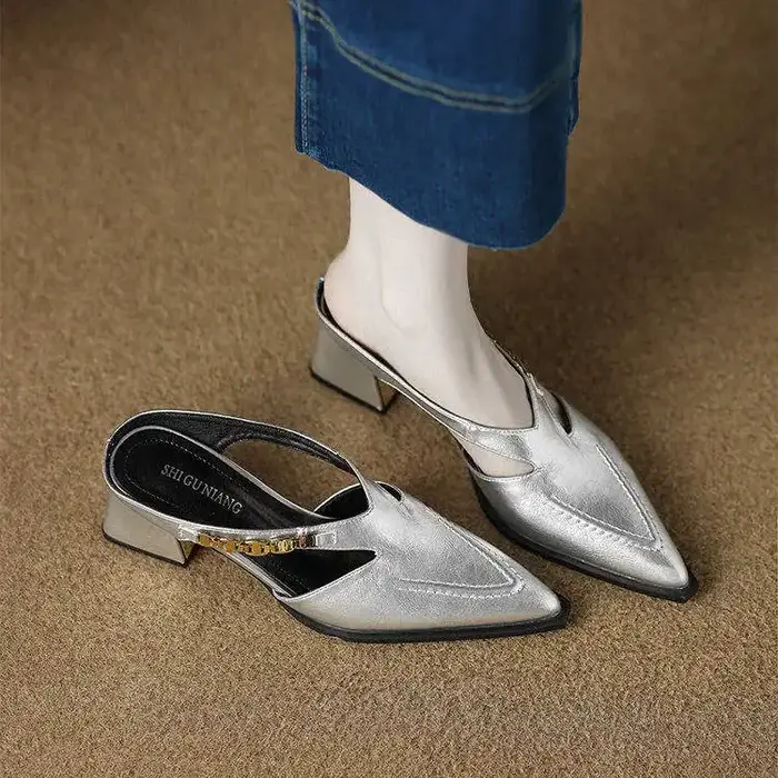 Elegant chunky heel, perfect for pairing with skirts