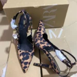 CT582 – New Niche Fashion Hole Shoes (2)