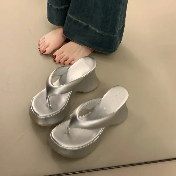 TP056 – Stunning wedge flip-flops for women (2)