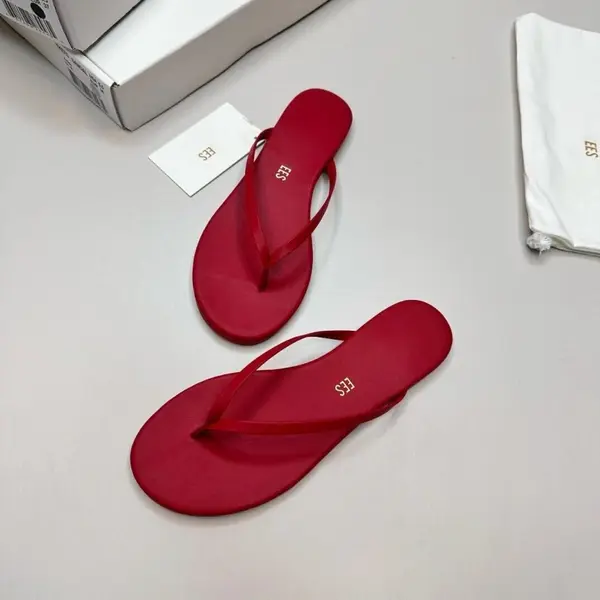 Women’s Minimalist Soft Comfort Flip-Flops