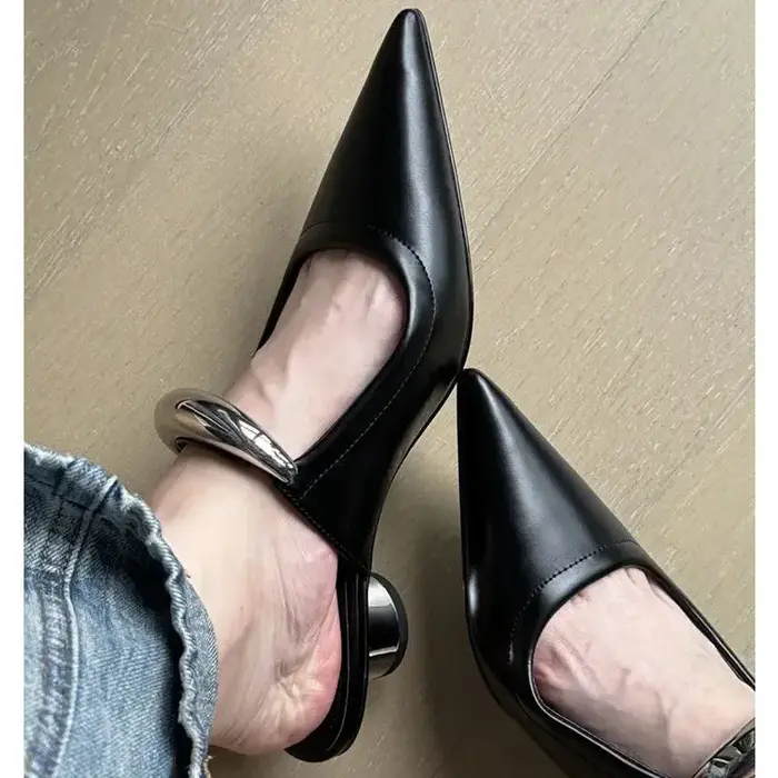 CT1308 – Pointed-Toe with Metal Chunky Heels (2)