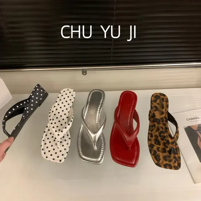 Versatile and Fashionable Wedge Sandals