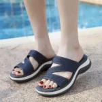 CT439 – Women’s Rhinestone Thick-Sole Slippers (7)