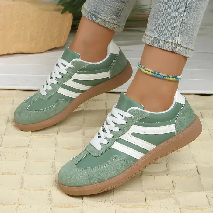 CT2612 – Women’s Casual Sneakers (2)