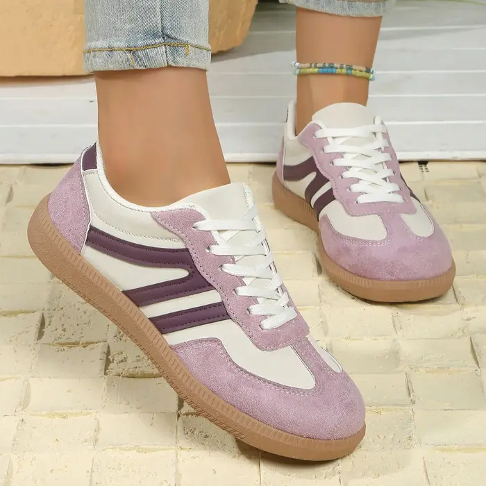 CT2612 – Women’s Casual Sneakers (2)