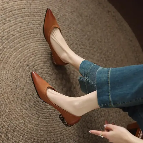 Women's Retro Pointed-Toe Low Heels