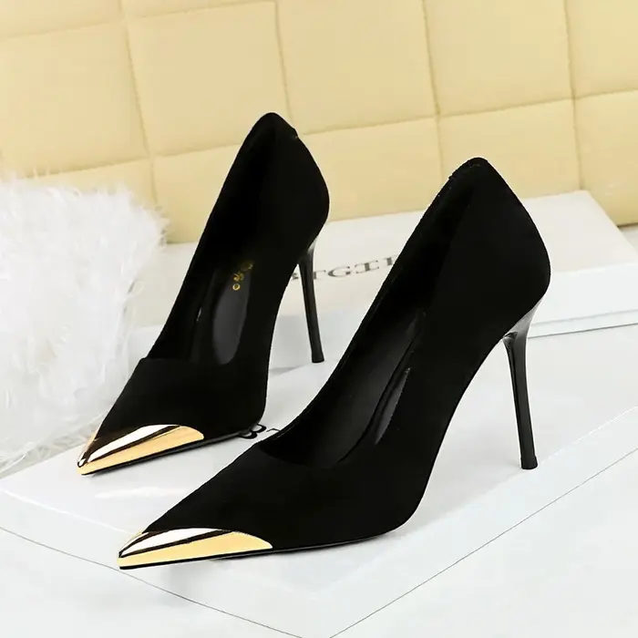 CT1342 – Pointed-Toe Stiletto Heels (1)