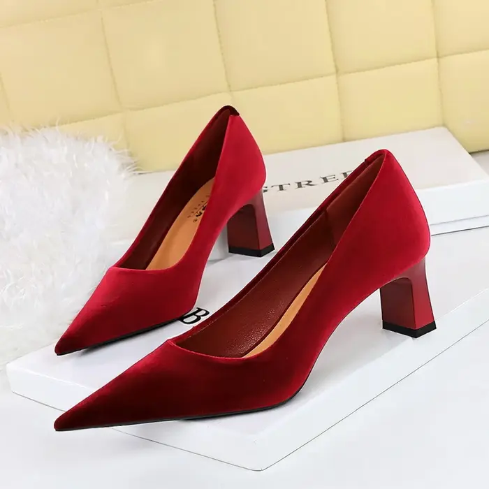 Elegant Pointed-Toe Block Heel Pumps