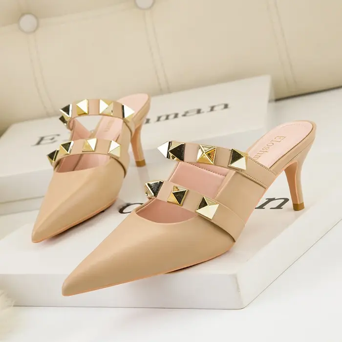 Stylish Pointed-Toe Block Heel Mules