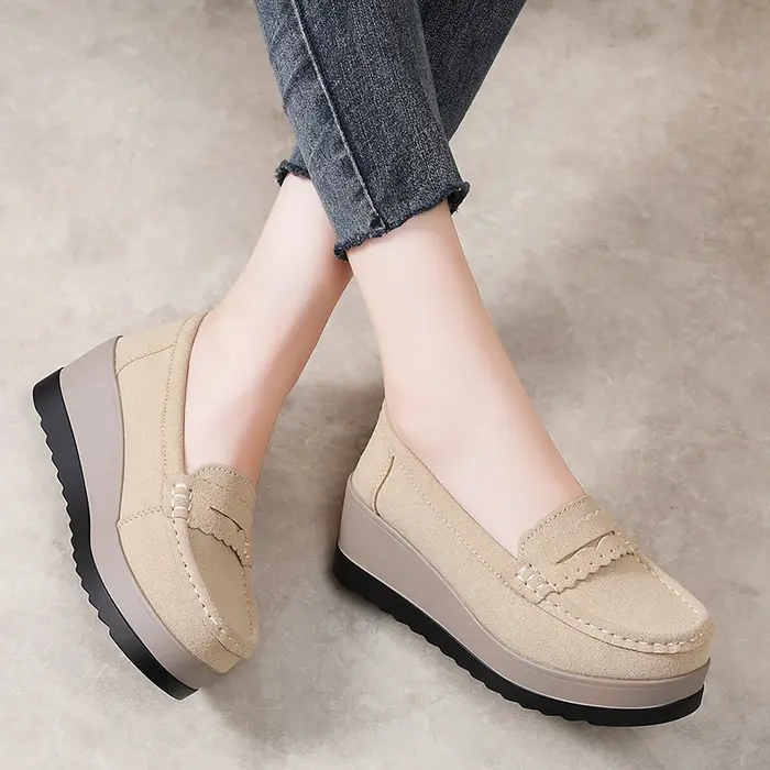CT2628 – Thick-Soled Wedge Heels Single (1)